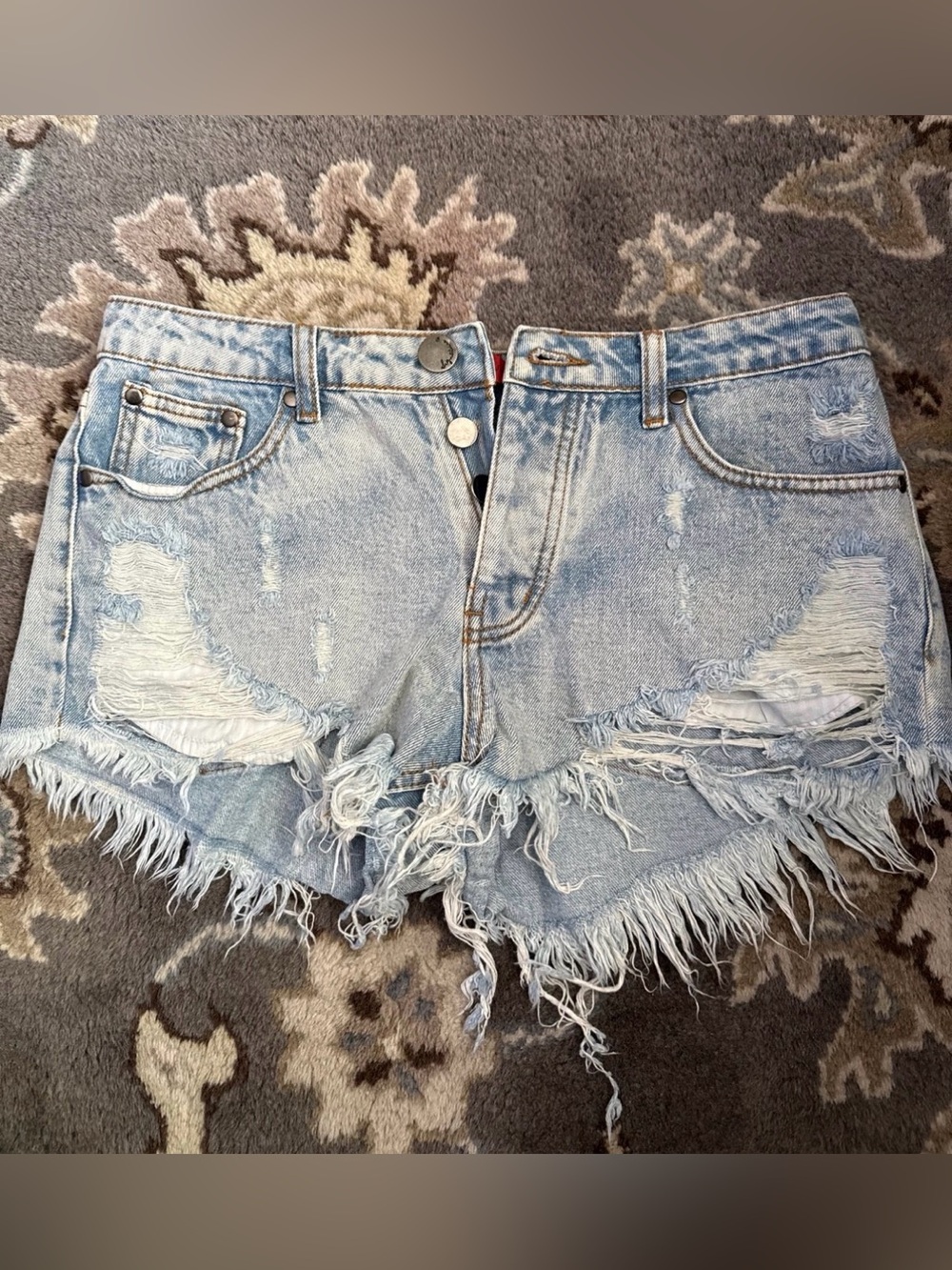 Signature 8 Women’s jean shorts size medium